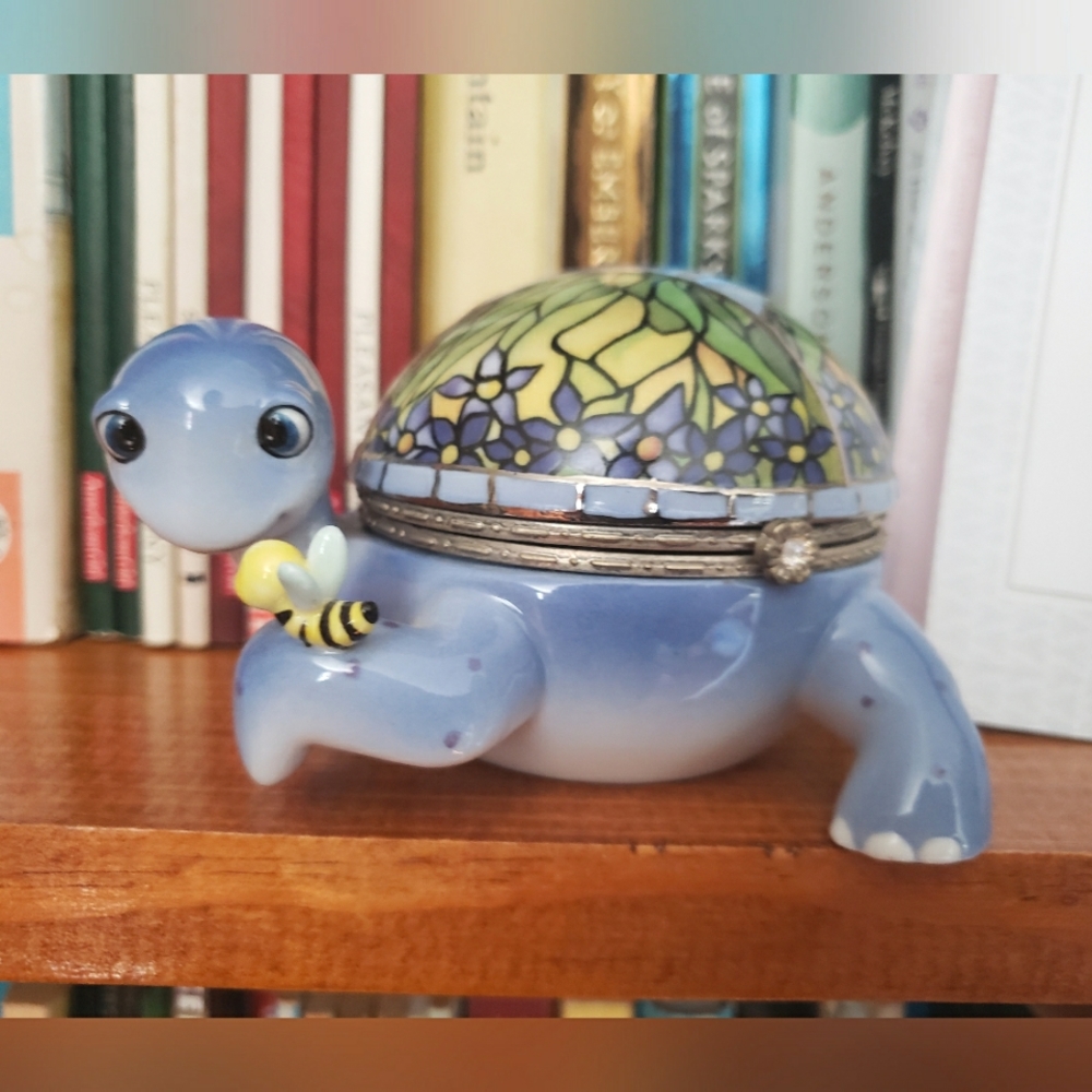 Tiffany the Turtle everything is beautiful music box ardleigh elliot